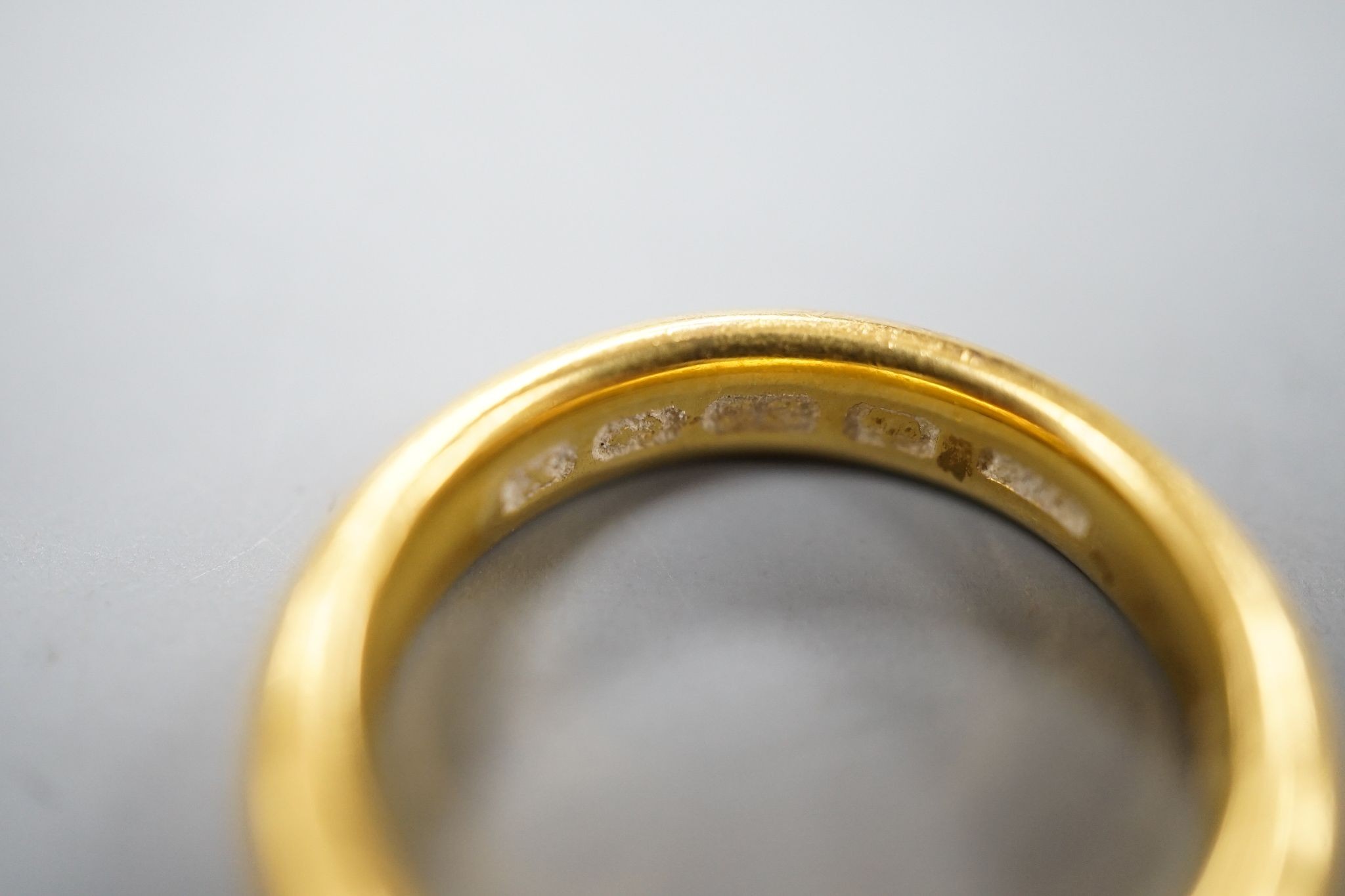 A 22ct gold wedding band, size K/L, 8.3 grams.